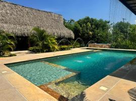 Villa de Lujo con Piscina y Jacuzzi Privado, hotel a Sabanagrande