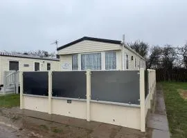 Sunnymede i15 Hot Tub - pet friendly, bed linen - Meadow Lakes Caravan & Lodge Hire