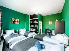 Spacious Ensuite Room · Upper Floor · Sleeps 4