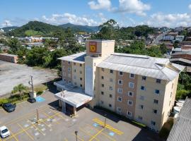 Hotel 10 Blumenau, hotel sa Blumenau
