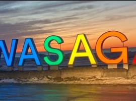 Wasaga Beach में, होटल Ultimate Wasaga Beach 90 Day Summer Retreat