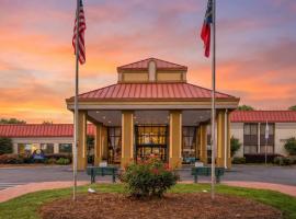 Village Inn Clemmons-Winston Salem, Trademark by Wyndham, מלון בClemmons