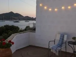 Traditional Studio Near the Waves in Grikos