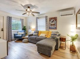 Walk to Dtwn Camas Pet-Friendly Retreat with Yard!, hotel v destinaci Camas