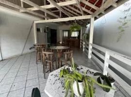 Casa com churrasqueira e ar para até 8 pessoas