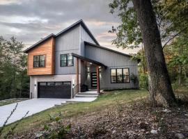 Dreamcatcher - Hot Tub - Fire Pit - Trails, מלון בBella Vista