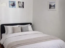 Central & Tranquil by Cathedral