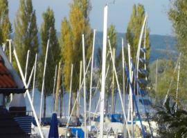 Harbour Apartments Höri EG, hotel a Moos