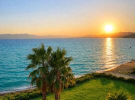 Beachfront 2-BR Apt in Pelitköy, Beach Access, Panoramic Terrace with Sea View, hotel a Burhaniye