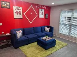 Free Parking! Comfy 1Bedroom Unit! 10 min to Midtown & 1 Mile To Braves Truist Park!