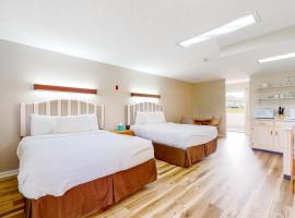 Studio W Patio Close to Lake Fitness room Games, hotel a Baneberry