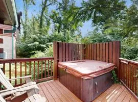 Sparkling Getaway Sleeps 8 Hot Tub Grill Deck