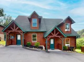 Sparkling Getaway Sleeps 8 Hot Tub Grill Deck