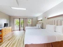 Close to Douglas Lake Picnic Area Gym Dog Friendly