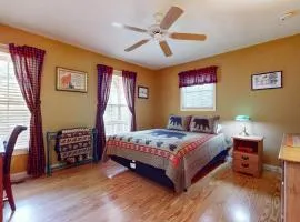 Serene Home Near Douglas Lake Yard Games Grill
