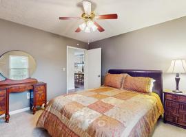 Cozy Lake Duplex Sleeps 5 Games Dog-friendly, hotel a Caryville
