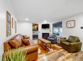 Charming Mtn View Cabin Sleeps 8 Spacious Deck