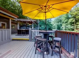 Charming Mtn View Cabin Sleeps 8 Spacious Deck