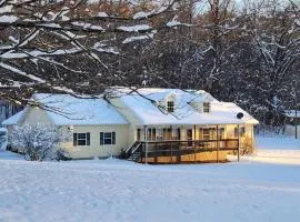 Spacious Home Free Ticket Games Jetted Tub Grill