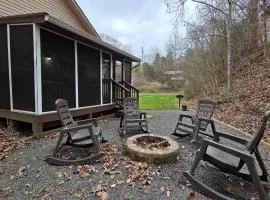 Great Location Sleeps 8 Near Parkway Hot Tub