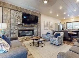 Cozy Cabin Sleep 12 Indoor pool Theater-Game Room