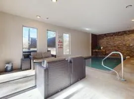 Cozy Cabin Sleep 12 Indoor pool Theater-Game Room