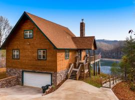 Lakefront House Sleeps 12 Hot Tub Mtn view Grill, hotel a New Tazewell