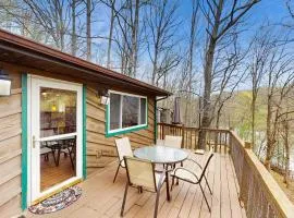 Serene Lake Home Sleep 7 Grill Games Dog Friendly
