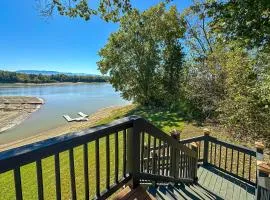 Serene Lakefront Home Dock Game room Fire Pit
