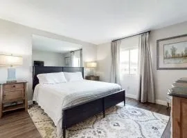 2 All-Suite Condos Sleeps & River View Balconies