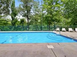Newly Remodeled Downtown Riverfront Condo Sleep 6