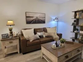 Charming Condo Downtown Sleeps 6 Great Location