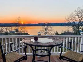 Spacious Luxe Lakefront Home Hot Tub Dock Firepit