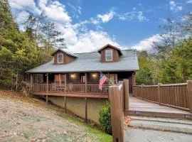 Secluded Retreat Sleeps 4 Furnished Deck Hot Tub