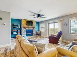 Homey Lakeview Condo Sleeps 10 Pool-Tennis Access