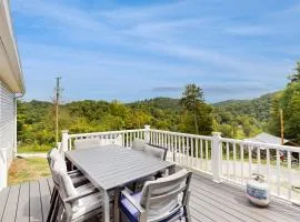 New Lake Home Sleeps 14 Private Dock Deck Grill