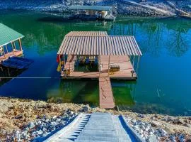New Lake Home Sleeps 14 Private Dock Deck Grill