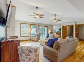 Serene Home Sleeps 14 Dock Waterslide Near Marina