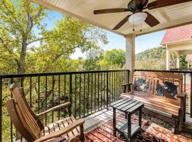 Dreamy Condo Near Downtown Sleeps 6 Creek Views