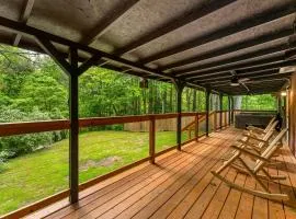Charming Dog Friendly Cabin Sleeps 10 Hot Tub