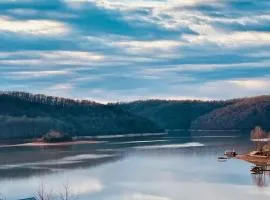 Lake View Cabin Sleeps 10 Pool Golf Marina Access