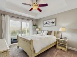 Lakefront Stay Sleeps 4 Decks Pool Golf Clubhouse