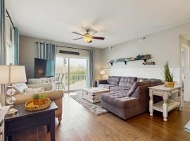 Lakefront Stay Sleeps 4 Decks Pool Golf Clubhouse – hotel w mieście La Follette