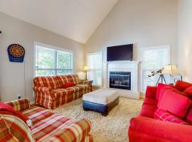 Lake Front Home Sleeps 12 Games Fire Pit Dock, Hotel in La Follette