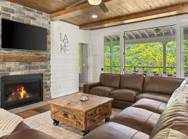Lakeside Retreat Sleeps 22 Dock Grill Game Room, hotel i Jacksboro