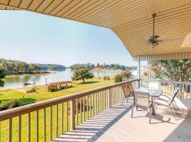 Lakefront Cabin Sleeps 6 Deck Hot Tub Pool Table โรงแรมในแดนดริดจ์