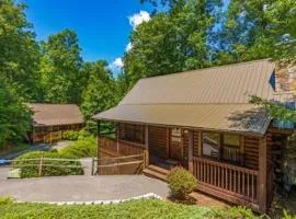 Cozy Log Cabin Sleeps 4 Hot Tub Grill Game Room