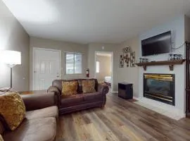 Riverfront Condo Sleeps 6 Shared Pool Fireplace