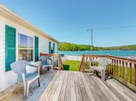 Riverfront Stay Sleeps 6 Deck Firepit Water View