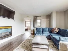 Stylish Riverview Corner Unit Sleeps 4 Balcony